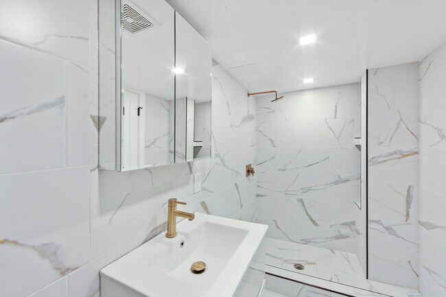 Foto del edificio - 272 Corbin Place