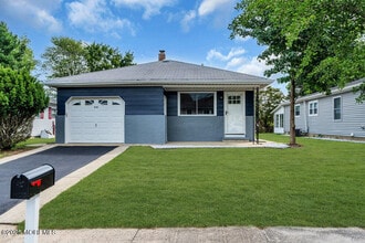 Building Photo - 24 Liberta Dr