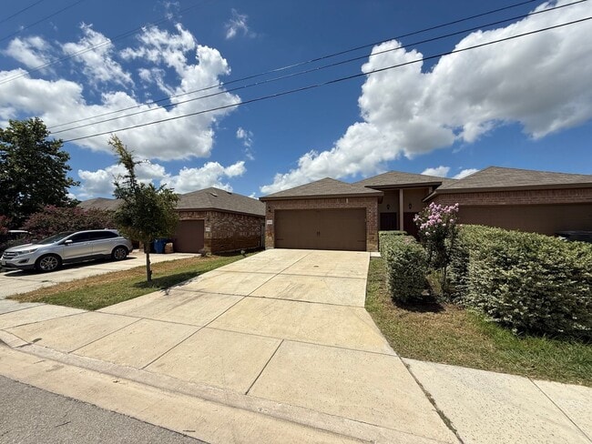 Building Photo - 2530-2532-2532 Pahmeyer Rd