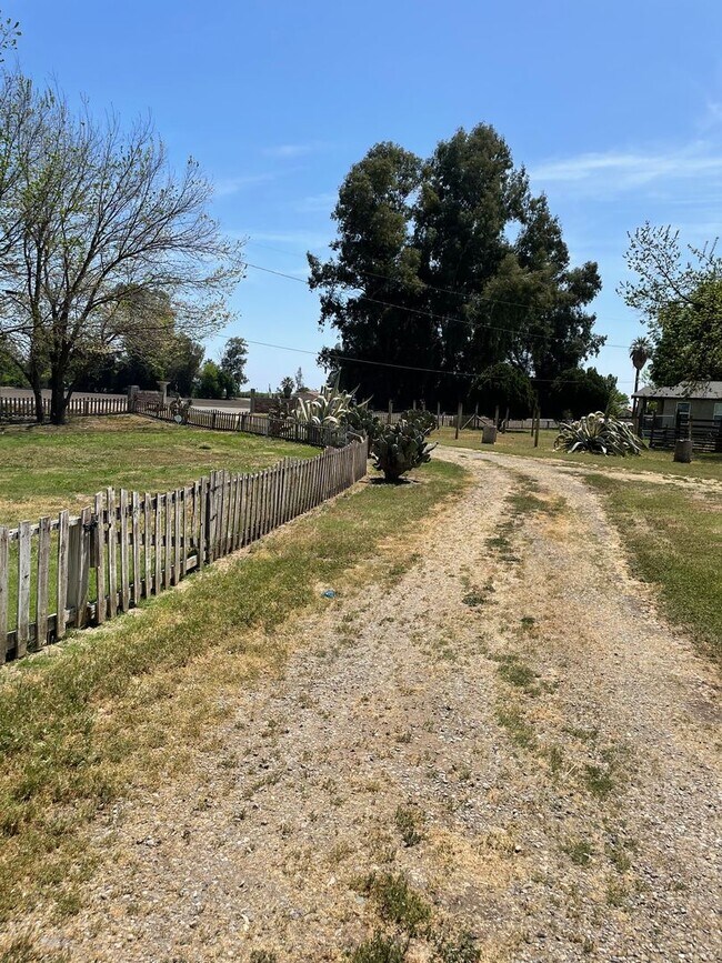 Foto del edificio - COMING SOON-Beautiful Country-Style Home in Dos Palos, CA!