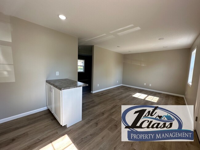 Building Photo - 112 Evergreen Pl