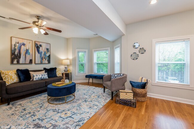 Foto del edificio - 3633 N Ravenswood Ave