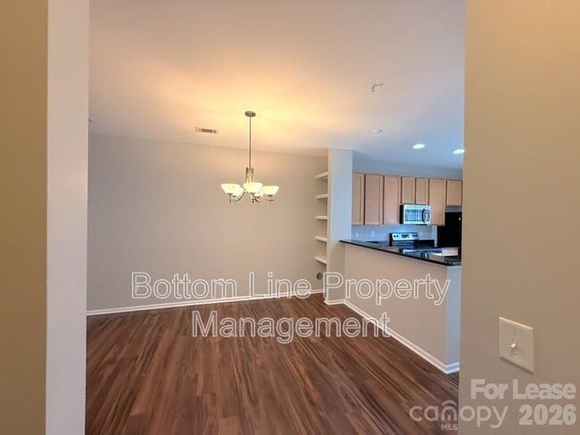 Foto del edificio - 675 Raya Ct