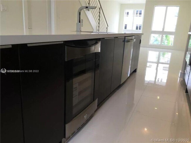 Foto del edificio - 10280 NW 63rd Terrace