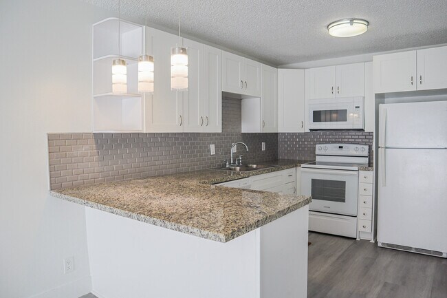 Foto del edificio - 8005 Lake Dr