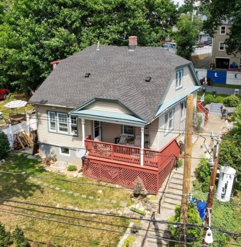 Primary Photo - 2 Oak St