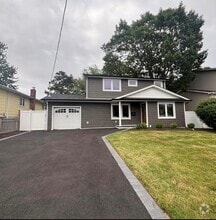 Building Photo - 214 Oak Neck Rd