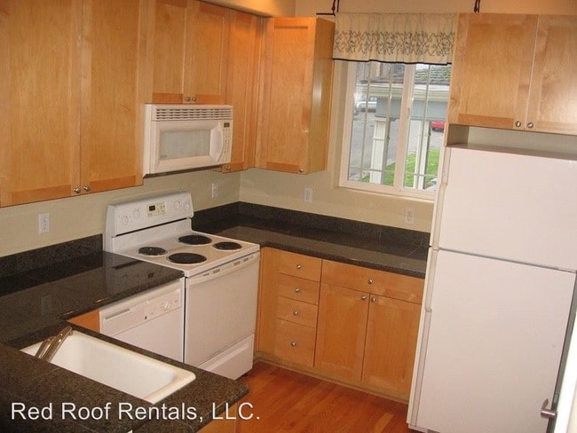 Building Photo - 2 br, 2.5 bath House - 210 N "G" St Apt A