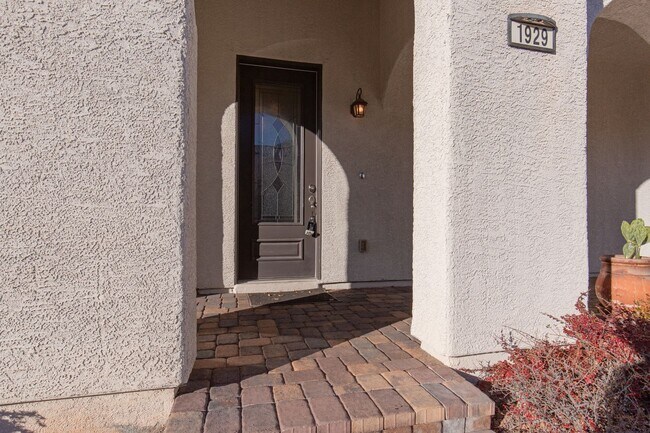 Building Photo - Beautiful 2000+sf home near Downtown Summerlin