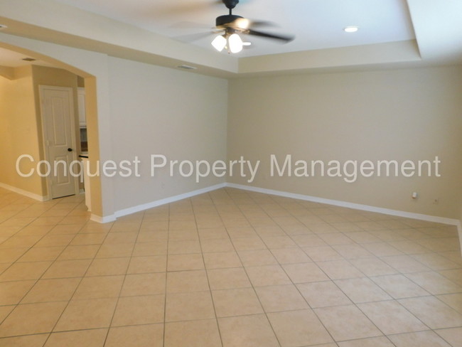 Building Photo - Charming Two Bedroom One Bath Duplex