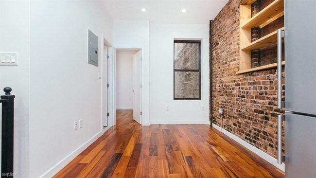 Building Photo - 4 br, 1.5 bath Apartment - 3 Quincy St Apt 1B