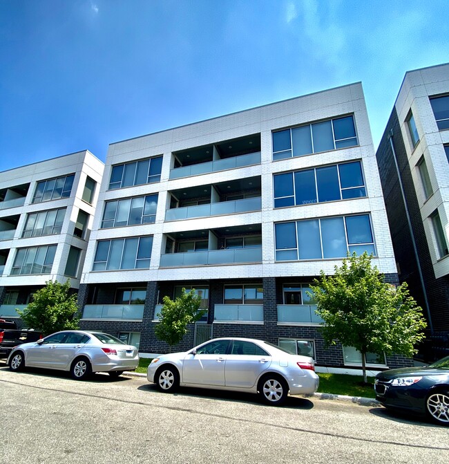 Building Photo - 2353 N Seeley Ave