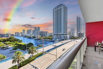 Building Photo - 2602 E Hallandale Beach Blvd