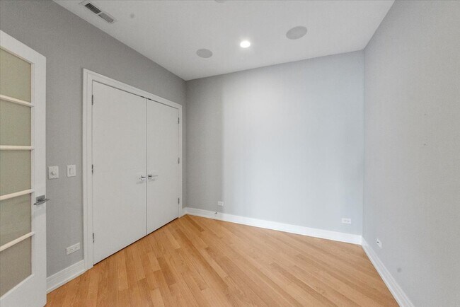 Foto del edificio - 650 N Morgan St