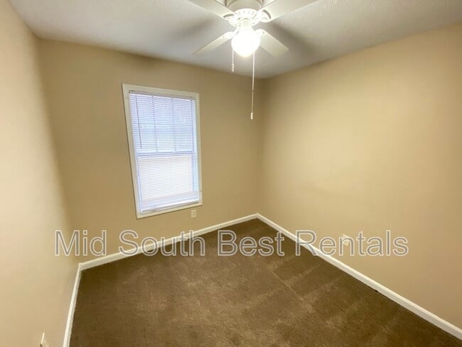 Building Photo - 5015 Shubert Cove