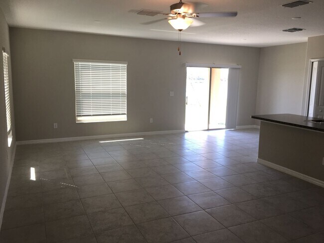Building Photo - Beautiful 4 bed 2.5 bath Lennar home