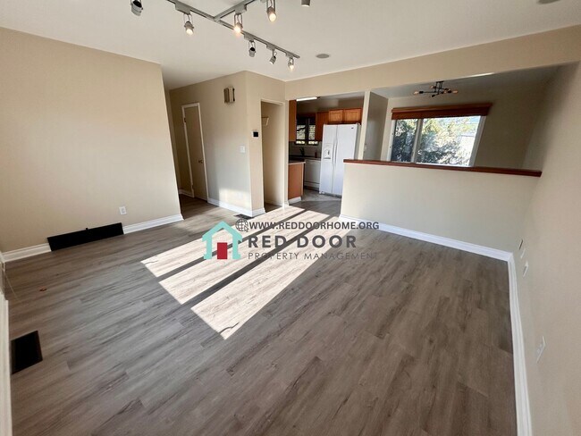 Foto del edificio - 2 Bed, 1 Bath Condo with Community Pool – $1,800/Month