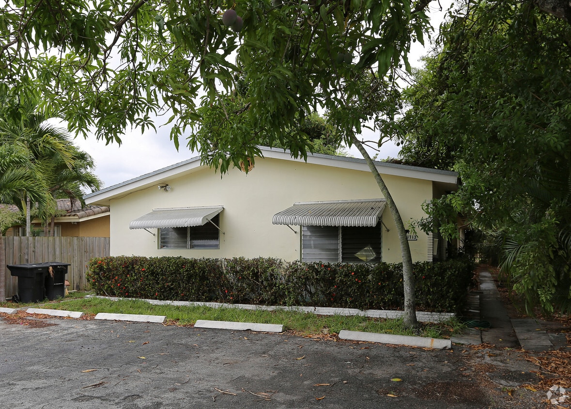 Building Photo - 1713 N Dixie Hwy