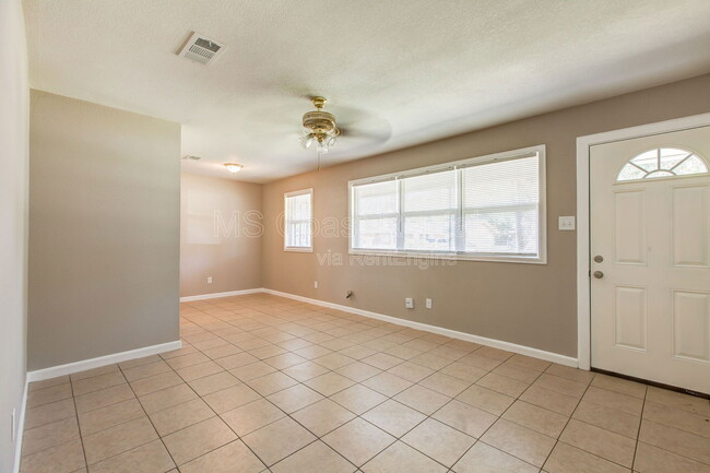 Foto del edificio - 6569 Cortez Cir