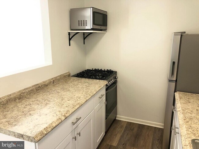 Foto del edificio - 4390 Lorcom Ln