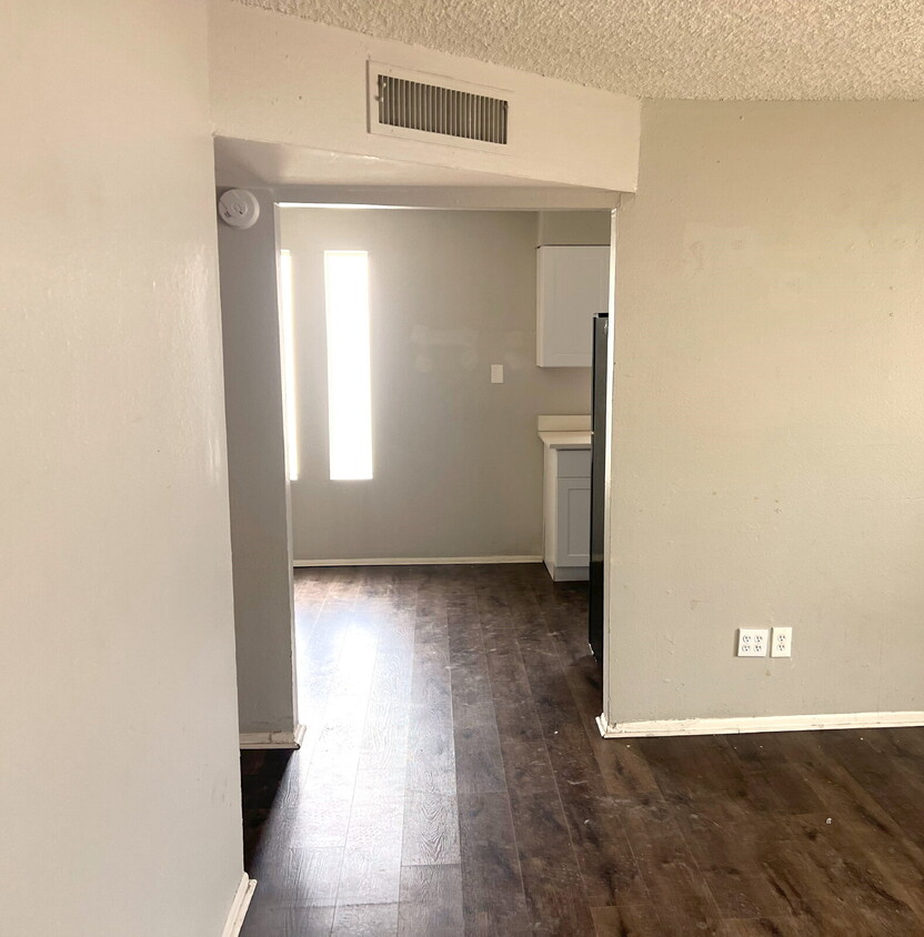 Foto principal - SINGLE STORY 2 BEDROOMS 1 BATHROOM NORTH P...