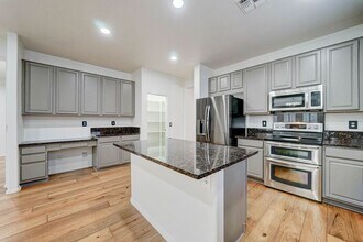 Building Photo - 1157 W Mesquite St