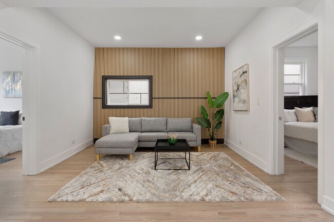 Foto del edificio - 2456 W Huron St