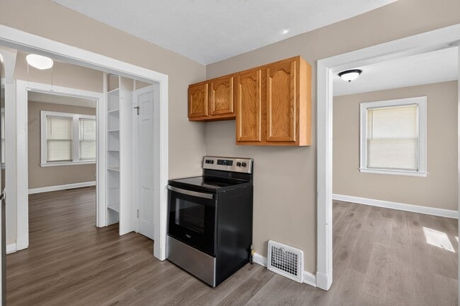 Building Photo - 1337 Ivydale Ave SW