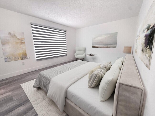 Foto del edificio - 555 NE 123rd St