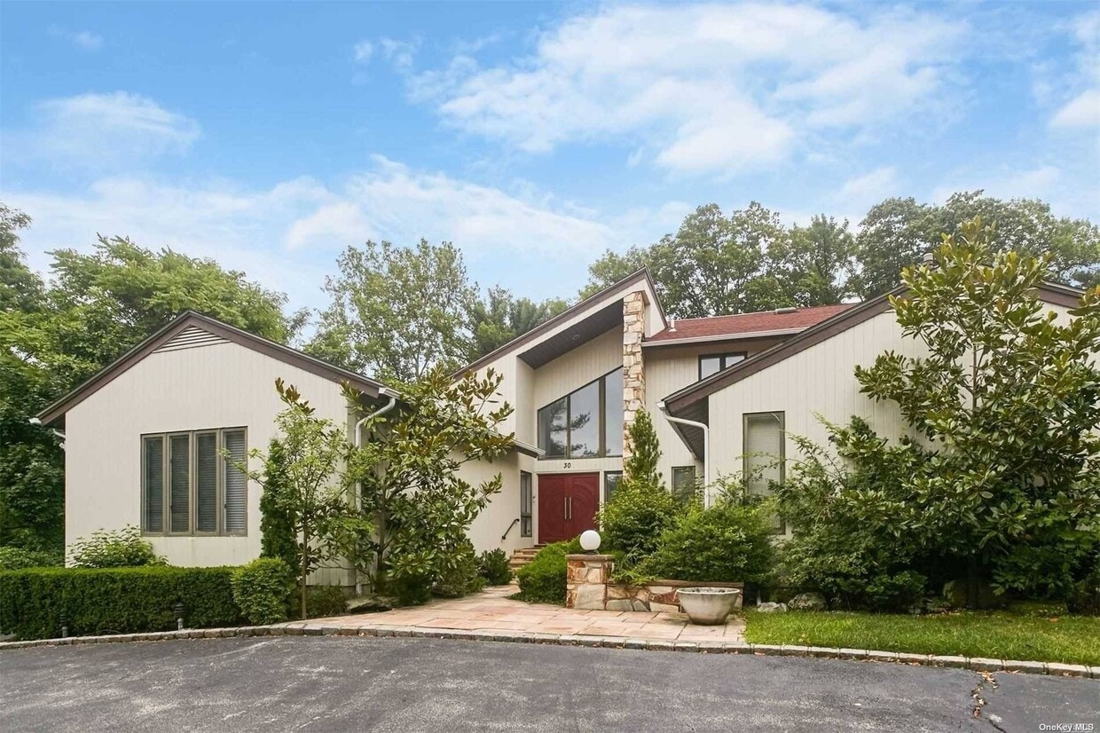 30 Aldgate Dr E, Manhasset, NY 11030 House Rental in Manhasset, NY