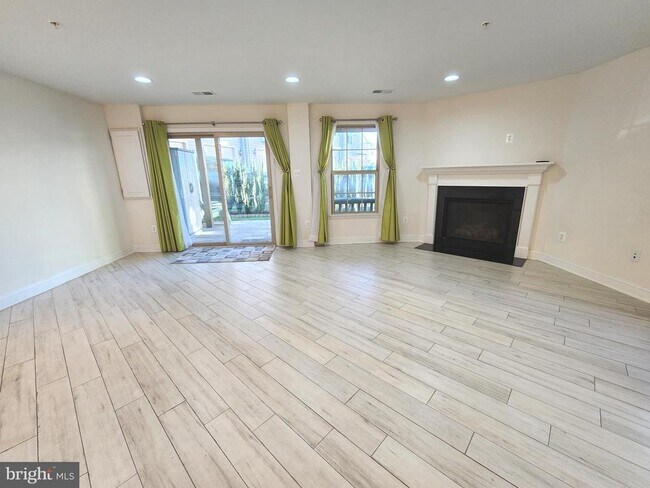 Building Photo - 6258 Alexa St