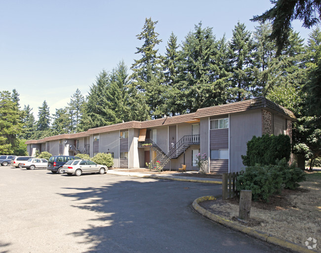 Court Louise - Fairhaven Apartments