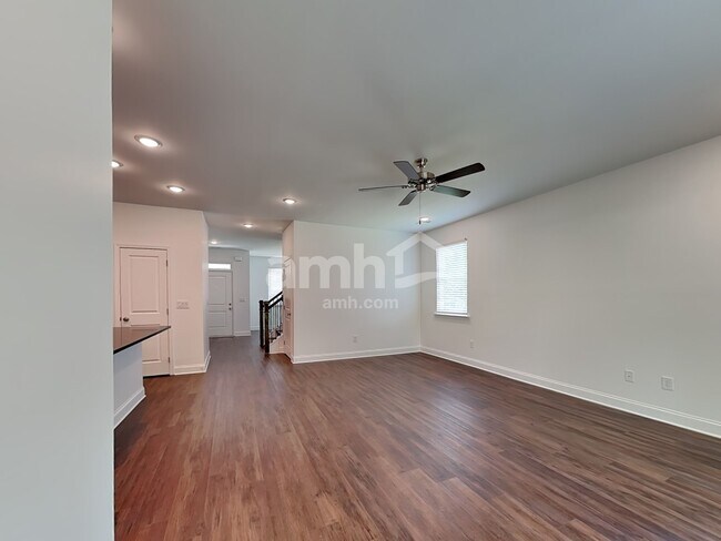 Building Photo - 90 Spruce Cir