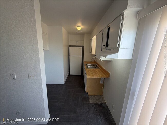 Building Photo - 5092 S Mountain Vista St