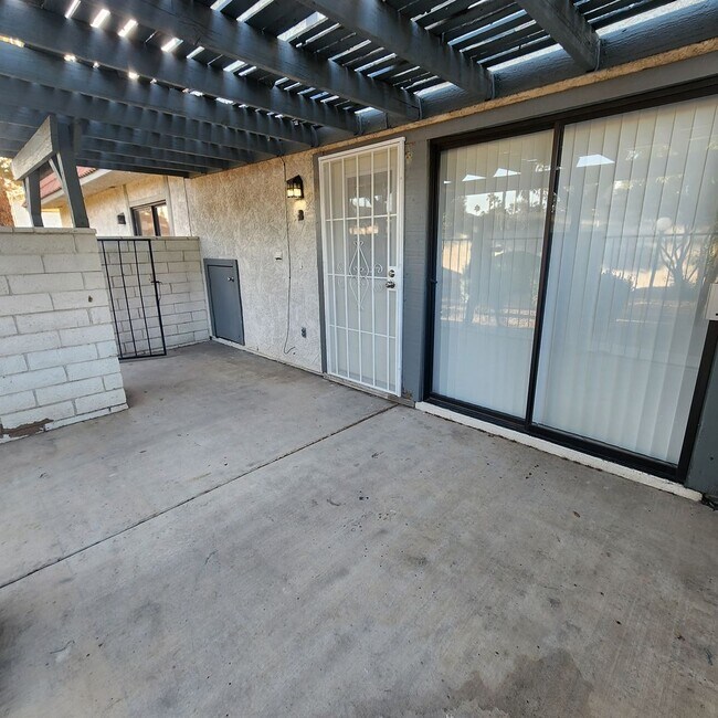 Foto del edificio - LOFT BEDROOM, 1.5 BATHS WITH ATTACHED 1 CA...