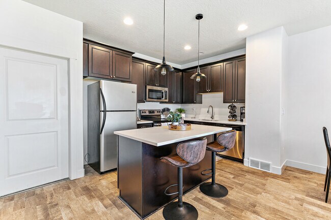 Building Photo - 1812 W Irini Ln