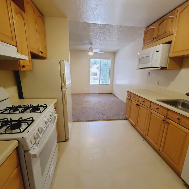 Building Photo - 2 Bedroom Upper Unit In Central Livermore ...