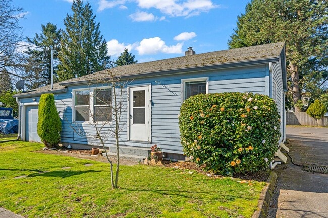 Building Photo - Rare 2 bedroom 1 bath HOUSE by Columbia River Marina!