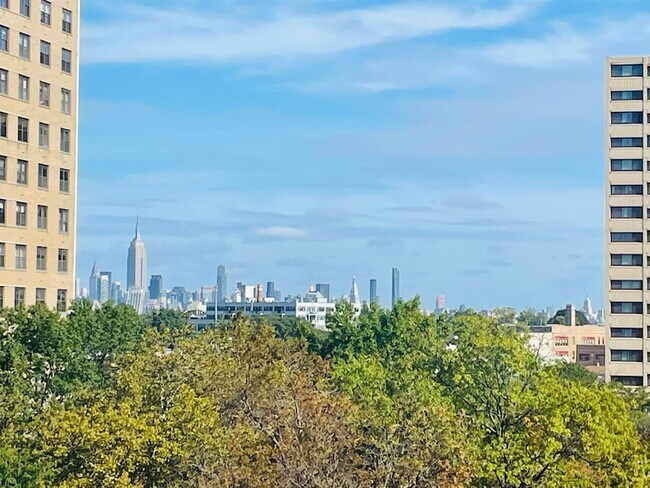 Foto del edificio - 10 Huron Ave