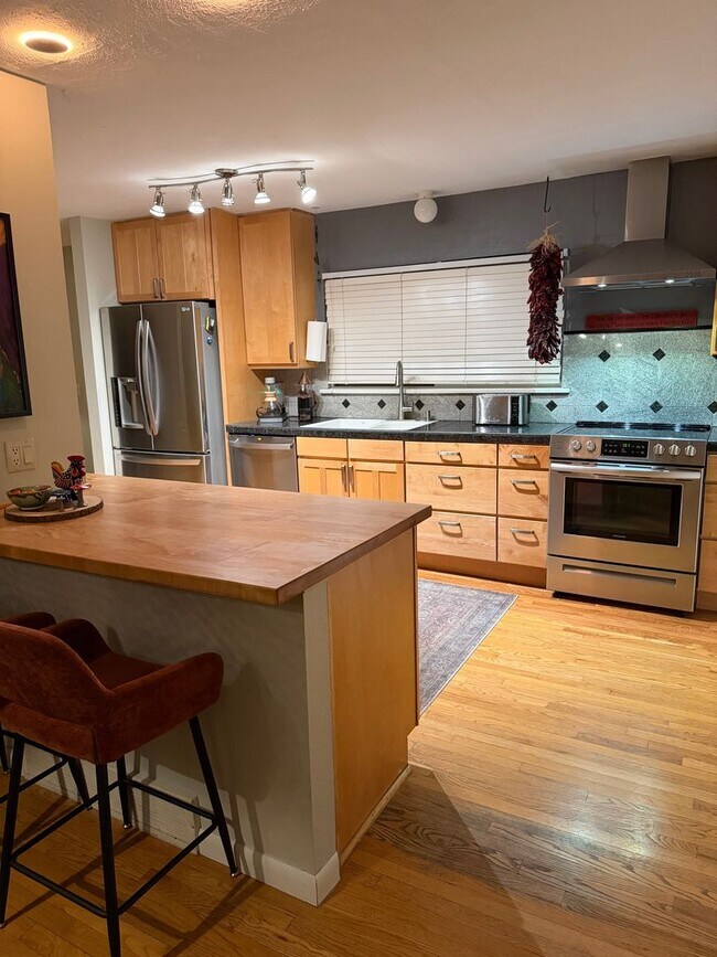 Foto del edificio - Lovely 3 BED / 2 BATH family home in Parkside neighborhood!