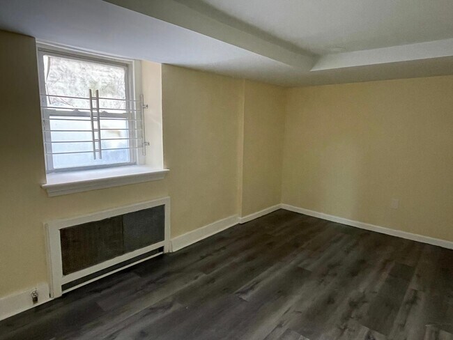 Foto del edificio - 7247 Charles St