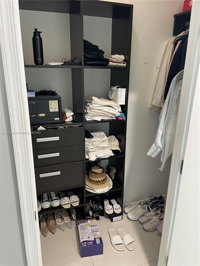 Foto del edificio - 7928 East Dr