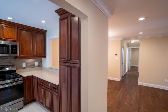 Building Photo - 10039 Oakton Terrace Rd