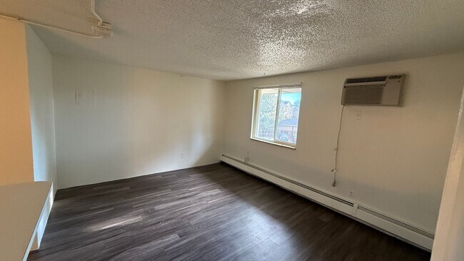 Building Photo - 1 Bedroom 1 Bathroom Condo in Country Club...