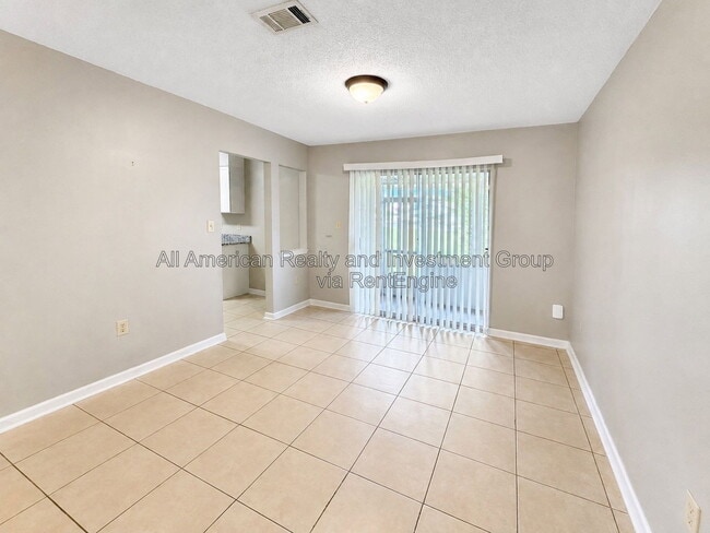 Foto del edificio - 939 Tanager Rd
