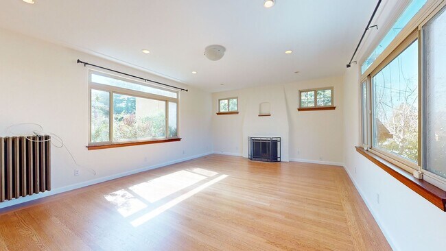Foto del edificio - Beautiful Home Available In North Berkeley!