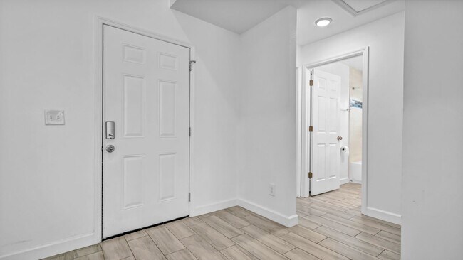 Building Photo - Modern Elegance in St. Petersburg: Newly B...