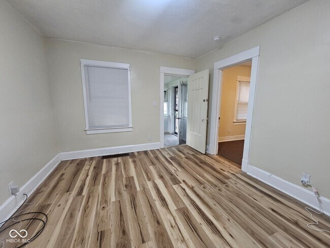 Foto del edificio - 1310 E 5th St