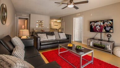 Living Room - The Boulevard at Tallahassee - Student Living
