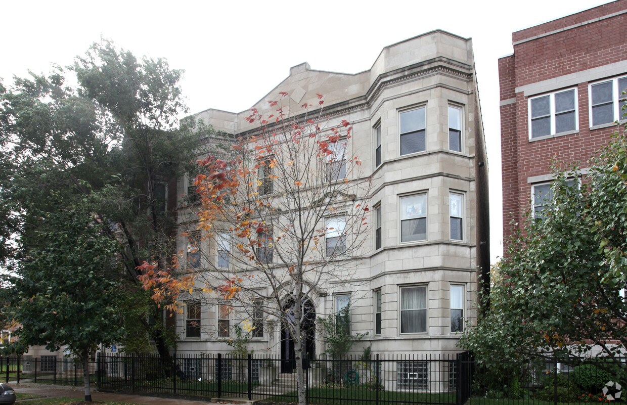 Primary Photo - 4350-4352 S Lake Park Ave